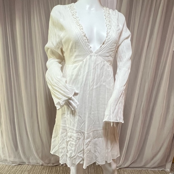 Free People - Crochet Edged Plunging Neckline - Open Back - Flare Sleeved Dress - Picture 4 of 11